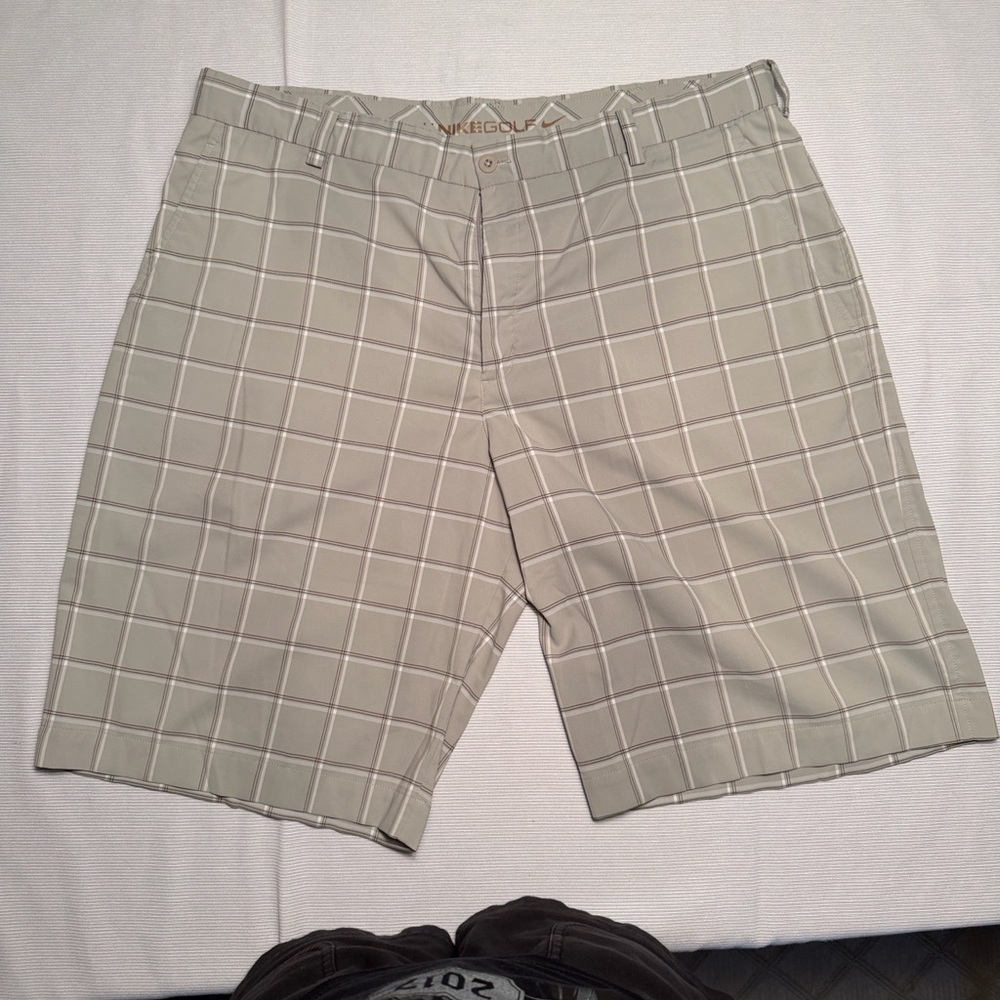 Nike Golf Dri-FIT Tan Plaid Flat-front Golf Shorts 38
